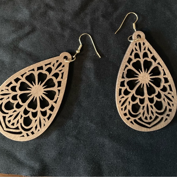 NWT Boho unique earrings - Picture 2 of 3
